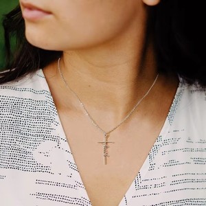 Collar con Colgante de Cruz de Jesús Bendito, de Acero Inoxidable Plateado, Impermeable, Regalo Cristiano de Moda para Mujer - Product Image 5