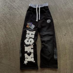 กางเกงวอร์มทรงขาบานสไตล์วินเทจ ลวดลายปักแบบดิสเทรส พิมพ์ลายสกรีน ล้างสีแบบแอซิดวอช สำหรับผู้ชาย - Product Image 1