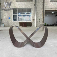 Base de table basse commerciale de luxe en métal, forme infini croisée, mobilier moderne pour projet de hall d'hôtel