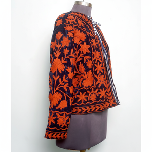 Veste pour femme en broderie indienne Suzani faite à la main, rayée florale, matelassée, rembourrage en coton, velours respirant, écologique, hiver - Product Image 1