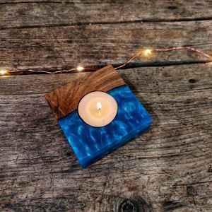 Portavelas de Resina y Madera de Primera Calidad, Diseño Único Hecho a Mano que Combina Madera Maciza con Resina Colorida, Perfecto para Decoración de Mesa - Product Image 2