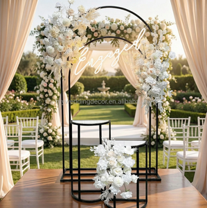 K26 Décorations de table de mariage modernes et durables de haute qualité, arche en métal doré de 90 cm avec support à fleurs pour accessoires de dîner aux chandelles - Product Image 1