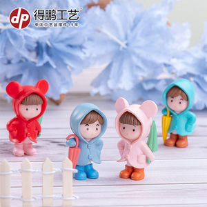 Lindo impermeable con paraguas, figuras en miniatura, 4 Uds., decoración de escritorio para el hogar de PVC, regalo de cumpleaños para sala de estar - Product Image 2