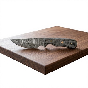 Cuchillo de hoja fija Drop Point de acero de Damasco forjado con mango de madera Pakka, personalizable para caza, camping y supervivencia, 3 años de garantía. - Product Image 1