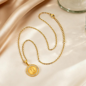 Collier unisexe vintage en acier inoxydable plaqué or avec pendentif Notre-Dame de Guadalupe en zircon, bijou religieux, idéal pour un cadeau - Product Image 4