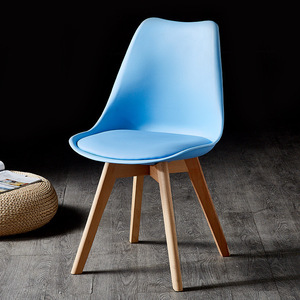 Sillas de plástico <span class=keywords><strong>tulip</strong></span>án modernas de fábrica al por mayor, patas de madera barata con <span class=keywords><strong>silla</strong></span> de oficina, <span class=keywords><strong>silla</strong></span> de comedor de PP nórdica de fácil instalación para sala de estar - Product Image 4