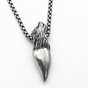 yunnique Collier pendentif dent de loup en acier inoxydable pour homme, bijoux animaliers, style Hip Hop Punk, design exagéré - Product Image 1