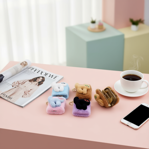 Portamonete Quadrato a Forma di Occhiali da Sole, 12x10cm, Portachiavi in Peluche Morbido per Donne e Ragazze - Product Image 2