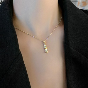 Collier pendentif tendance en acier inoxydable plaqué or avec moulage bambou et zircon serti clos pour bijoux de mode féminins en gros - Product Image 6