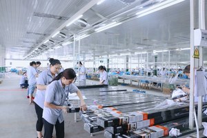 Hệ Thống Trượt Cửa Ma Giấu Kín Gắn Tường Cho Cửa Gỗ Với Cơ Chế Đóng Mềm - Product Image 6