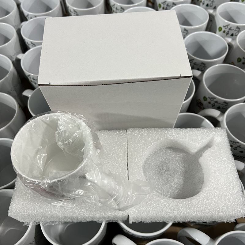 Taza blanca, algodón perlado personalizado, caja blanca.