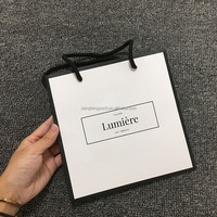 Weiße Elfenbein-Recycling-Papiertüte mit Matter Oberfläche, Prägung, Individuellem Logo und Baumwollseilgriff für Geschenkverpackungen