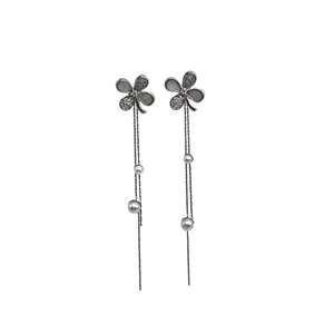 Pendientes de Acero Inoxidable 316L con Baño de Oro PVD, Diseño de Flor con Perlas, Joyería de Moda - Product Image 1