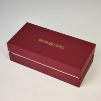 Boîte à stylo en papier rigide rouge en gros avec doublure intérieure en velours noir, finition artisanale de qualité supérieure, logo personnalisé, étui de rangement pour un seul stylo, idéal comme cadeau