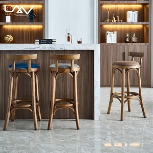 <span class=keywords><strong>Chaise</strong></span> <span class=keywords><strong>de</strong></span> <span class=keywords><strong>bar</strong></span> <span class=keywords><strong>de</strong></span> style industriel rétro américain avec dossier, tabouret rond en <span class=keywords><strong>bois</strong></span> courbé avec clous en cuivre, tabouret haut caractéristique - Product Image 2