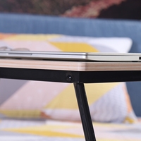 Bureau portable pour ordinateur portable avec plateau en MDF réglable en angle et pieds en acier pliables pour lit
