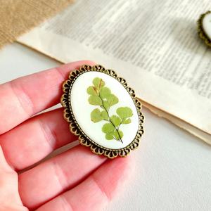 ヴィンテージクリアシンプルでエレガントなブロンズブラスカラークリアレジンドライプレス葉ドライフラワーブローチ - Product Image 3