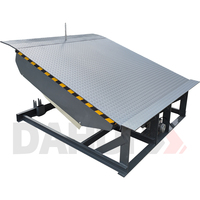 Niveleur de quai de chargement avec rebord articulé, rebord rabattable, rebord pivotant, rampe de chargement pour la manutention de marchandises en entrepôt