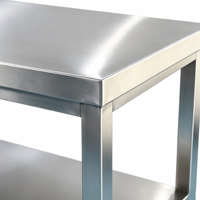 Table de préparation robuste à deux niveaux en acier inoxydable - Bords renforcés, pieds carrés et pieds de nivellement réglables