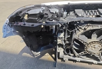 Kit de carrocería de segunda mano para BMW X2 F39: Parachoques delantero, labio de parachoques, faros y kit de reparación de parachoques.
