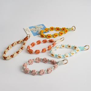 Nouveauté 2026 : Dragonne de téléphone universelle en macramé tressé motif marguerite avec support anneau, chaîne tendance style bohème pour tous les smartphones - Product Image 4