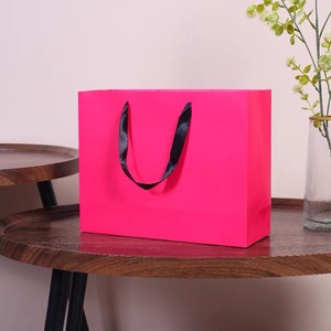 Borse della spesa di lusso con profumo 5 fragranze d'autore di dimensioni Premium programma di Branding Boutique - Product Image 4