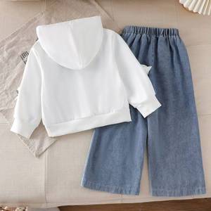 Set Due Pezzi per Ragazze Autunno Inverno: <span class=keywords><strong>Felpa</strong></span> con <span class=keywords><strong>Cappuccio</strong></span> a Maniche Lunghe Tinta Unita e Jeans - Product Image 3