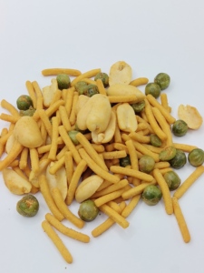 Mélange de haricots avec bâtonnets, Snack savoureux triple croustillant : pois, cacahuètes et bâtonnets - Product Image 5