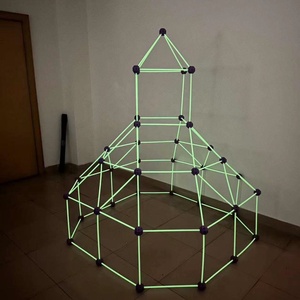 Blocs de construction de jouets de famille, jouets de bloc de forteresse de bricolage pour enfants, peuvent briller dans le noir 100 pièces Kit de construction de Fort de jeu - Product Image 1