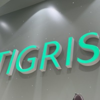 Panneaux publicitaires lumineux LED en acrylique DakeSign personnalisés, étanches et à éclairage frontal pour les écoles et les devantures de magasins
