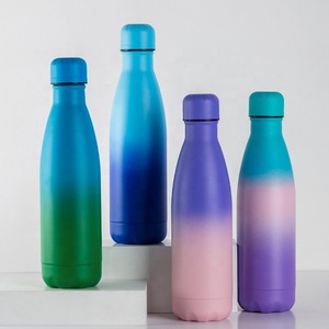 2025 vendita calda <span class=keywords><strong>18</strong></span>/8 bottiglia d'acqua sportiva isolata a doppia parete in acciaio inossidabile esterna a forma di Cola