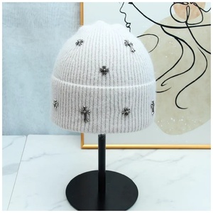 Bonnet en tricot de fourrure de lapin angora pour <span class=keywords><strong>femme</strong></span>, motif croisé, chaud, couleur unie, pour l'hiver, nouvelle tendance - Product Image 3