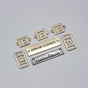 Etiquetas Metálicas Personalizadas con Logotipo en Relieve, Adhesivas y Ecológicas para Prendas, Zapatos, Bolsos y Gorras - Product Image 4