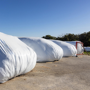 Sac à ensilage noir de qualité supérieure, intérieur blanc, extérieur noir, pour une protection maximale contre les UV et une sécurité alimentaire accrue - Product Image 1