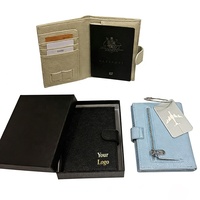 Set de Etiqueta de Equipaje y Porta Pasaportes de Cuero PU Vintage con Cierre de Botón, Caja de Embalaje para Regalo de Padrino de Boda o Dama de Honor, Personalizado para Viajes