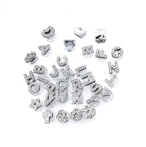 Colgante de aleación de zinc para decoración de zapatos, colgante de plata con diamantes de imitación, letras del alfabeto, corona, estrella, zueco, gran oferta