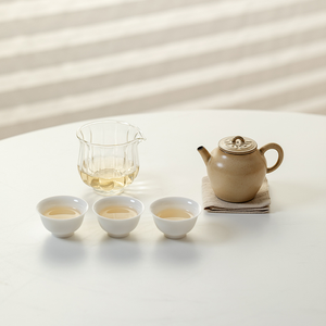 Set da Tè in Porcellana Bianca di Alta Qualità, Tradizionale Set da Tè Cinese Gongfu con Teiera Portatile <span class=keywords><strong>e</strong></span> 3 Tazze in Ceramica per Casa <span class=keywords><strong>e</strong></span> Viaggio - Product Image 1