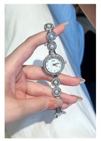 Montre pour femme de la marque GEDI avec pierres précieuses colorées, montre de luxe légère, bijoux rétro, bracelet élégant et mignon pour femme
