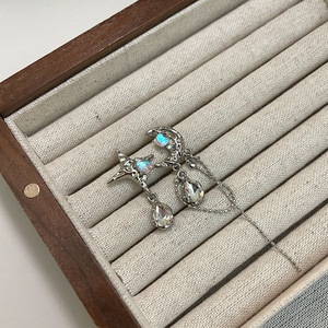 Orecchini pendenti in pietra asimmetrici al chiaro di luna con nappine per ragazze gioielli di moda personalizzati orecchini luna e stella - Product Image 3