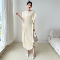 Gaun Pendek Plus Size Wanita Miyake Lipit Tidak Beraturan Longgar Kasual Pesta Malam Pinggang Alami 100% Poliester Model Kelelawar Dewasa