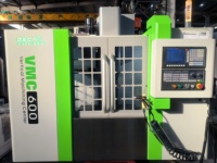 Fresadora CNC Vertical VMC600 BT40 de 3 Ejes con Control GSK, Alta Productividad, Rendimiento Estable y Operación Sencilla