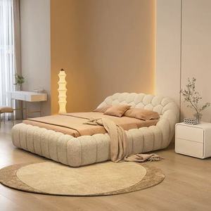 Cama King-Size Moderna Italiana Tapizada, Diseño Único de Espuma de Alta Densidad con Burbujas, Tela de Terciopelo Suave, Madera para Dormitorio - Product Image 1