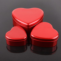Vente en gros 7*7*3.6cm mini boîte en fer blanc en forme de cœur petite vitrine de mariage pour bijoux et bagues en chocolat pour l'artisanat