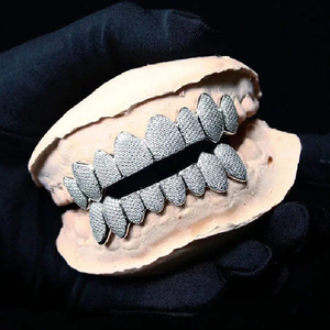 Moderno y Lujoso Grillz de Hip Hop en Plata de Ley 925/Oro con Perla de Agua Dulce y Moissanita, Corte Brillante, Unisex, Regalo, Certificado GIA - Product Image 4