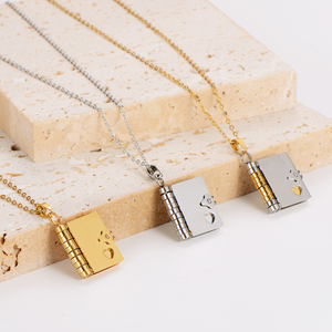 Ciondolo con ciondolo in acciaio inossidabile con ciondolo a libro con ciondolo a forma <span class=keywords><strong>di</strong></span> ragazza <span class=keywords><strong>di</strong></span> moda inciso su misura - Product Image 1