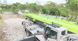 Grue sur camion Zoomlion RT100, capacité de 100 tonnes, moteur Weichai, pompe hydraulique Huade, utilisation en construction - Product Image 4