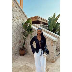 Blusa/Camisa Negra con Lazo Delantero para Mujer - Product Image 3