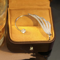 Boucles d'oreilles en strass aile d'ange Boucles d'oreilles pendantes à clip pour femmes Boucles d'oreilles inhabituelles