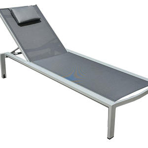 Chaise longue d'extérieur avec coussin amovible <span class=keywords><strong>et</strong></span> roulettes pour un déplacement facile, idéale pour la piscine, la plage, le bronzage <span class=keywords><strong>et</strong></span> la détente dans le jardin - Product Image 1