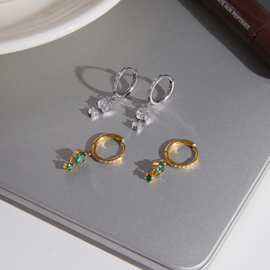 Pendientes de Aro J&D Jewelry de Acero Inoxidable Chapado en Oro de 18K con Cristal Verde Esmeralda y Borlas de Circonia Brillante - Product Image 5